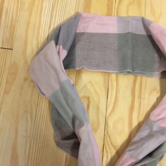 Grey & Pink Check Wool Scarf - Picture 4 of 5
